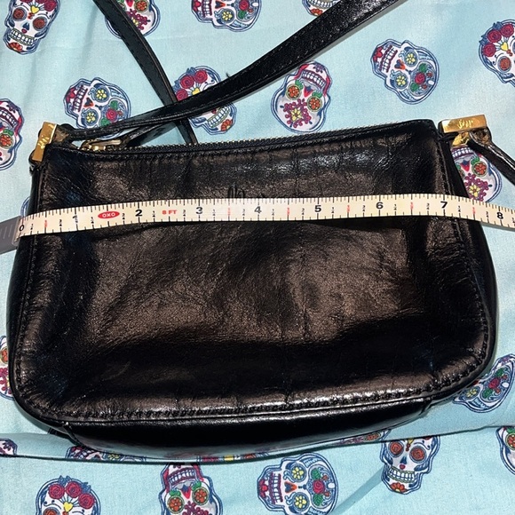 Monsac Originals Elegant Black Leather Crossbody Bag - Picture 13 of 16